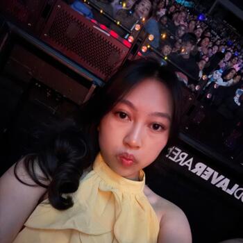 Babysitter in Melbourne: Kenza