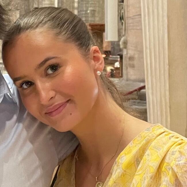 Babysitter in Boulogne-Billancourt: Adele