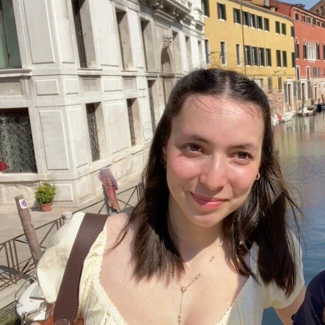 Babysitter in Mons: Lisa