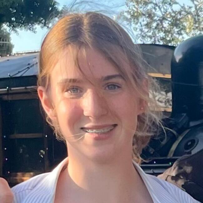 Babysitter in Aongatete: Eloise