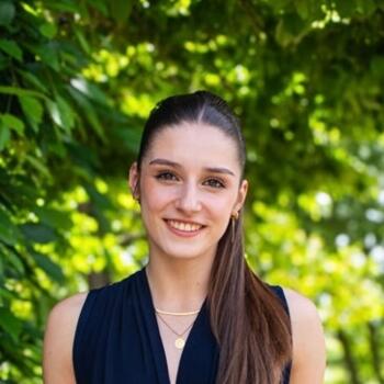 Babysitter in Bayonne: Jade