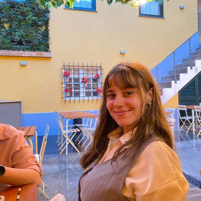 Babysitter in Ponta Delgada: Valéria