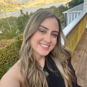 Babysitter in Queenstown: Nicole