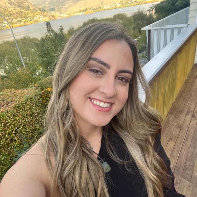 Babysitter in Queenstown: Nicole