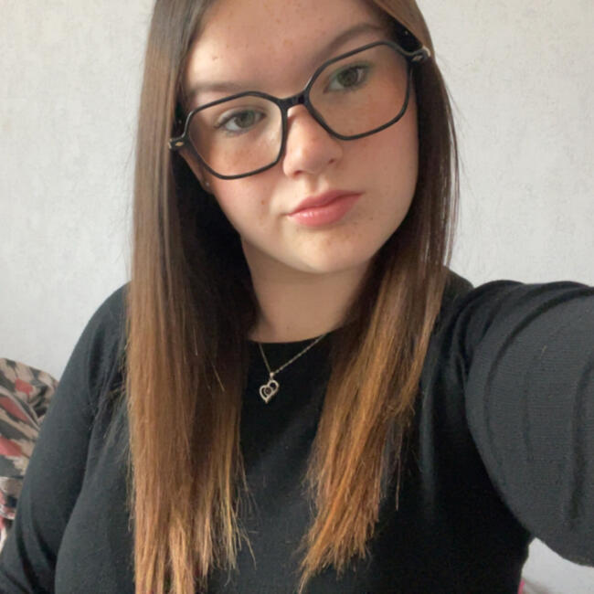 Babysitter in Grenay: Lily