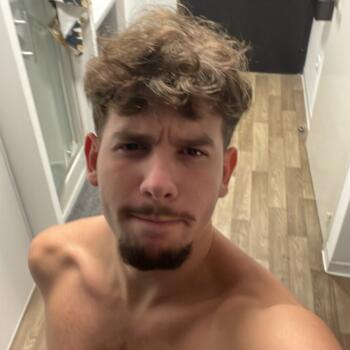 Babysitter in Saint-Denis: Alexis