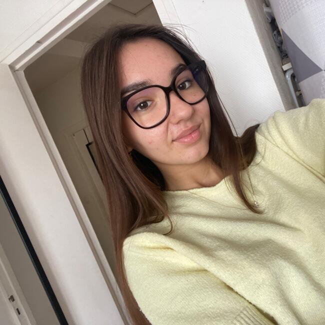 Babysitter in Ailly-sur-Somme: Olivia