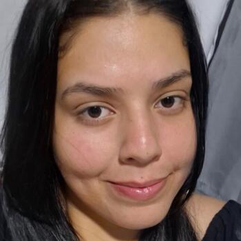 Babysitter in Águas Lindas de Goiás: Adrienne