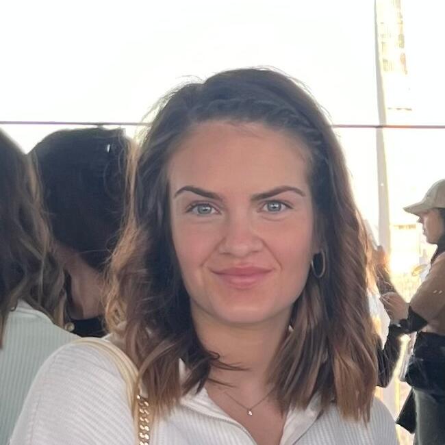 Babysitter in Saint-Martin-de-Hinx: Paola