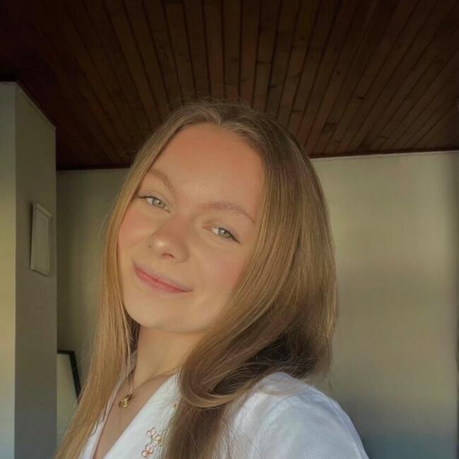 Babysitter in Erre: Ines