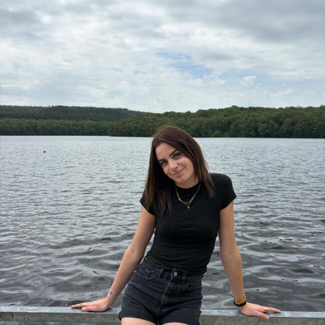 Babysitter in Lucquy: Manon