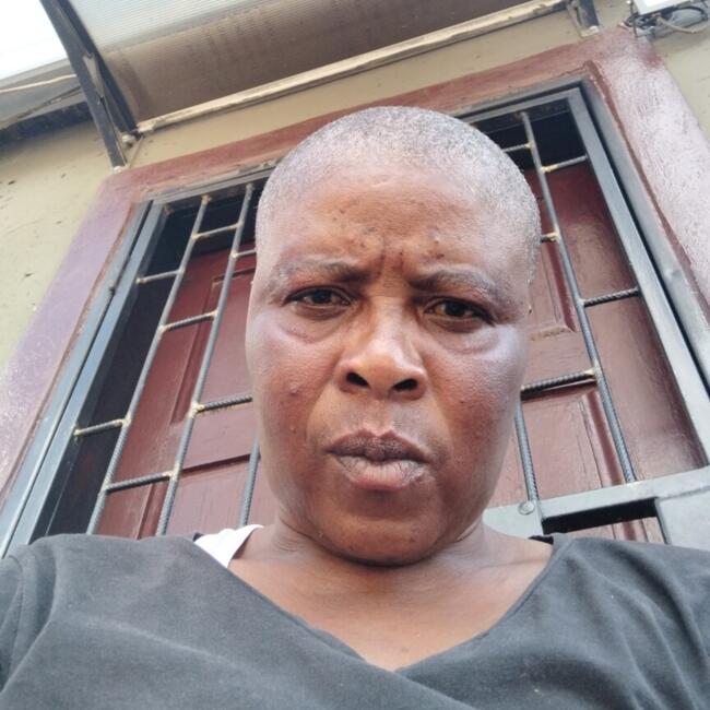Babysitter in Midrand: Esther