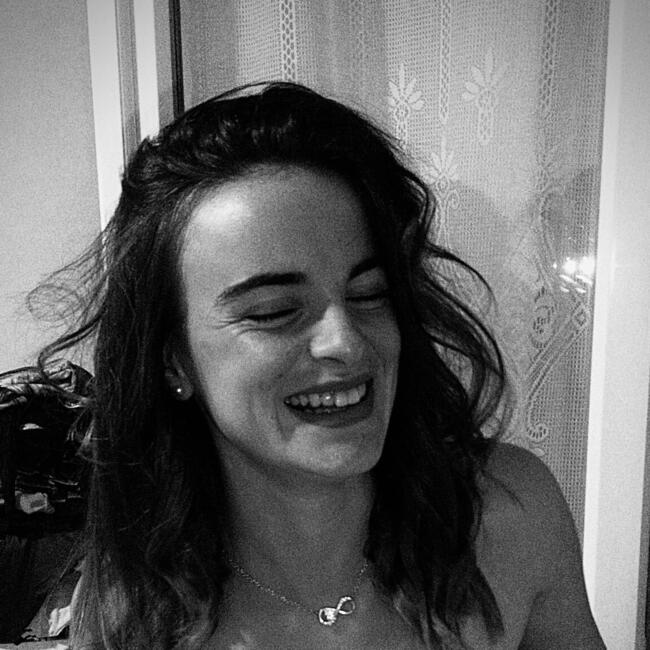 Babysitter in Moussac: Louna