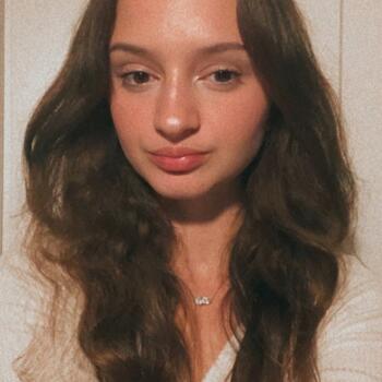 Babysitter in Roosdaal: Andreea