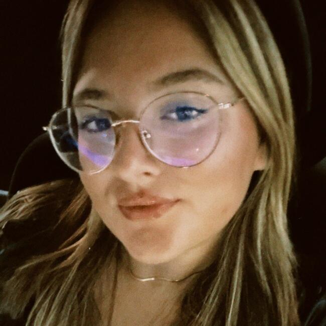 Babysitter em Rosto de Cão: Marta