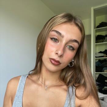 Babysitter in Saint-Thibault-des-Vignes: Elodie