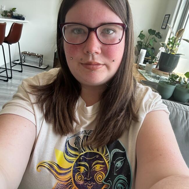 Babysitter in Dartmouth: Emily