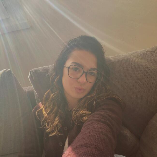 Babysitter in Saint-Denis-en-Val: Eva