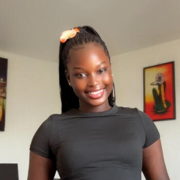 Babysitter in Poitiers: Khadijah