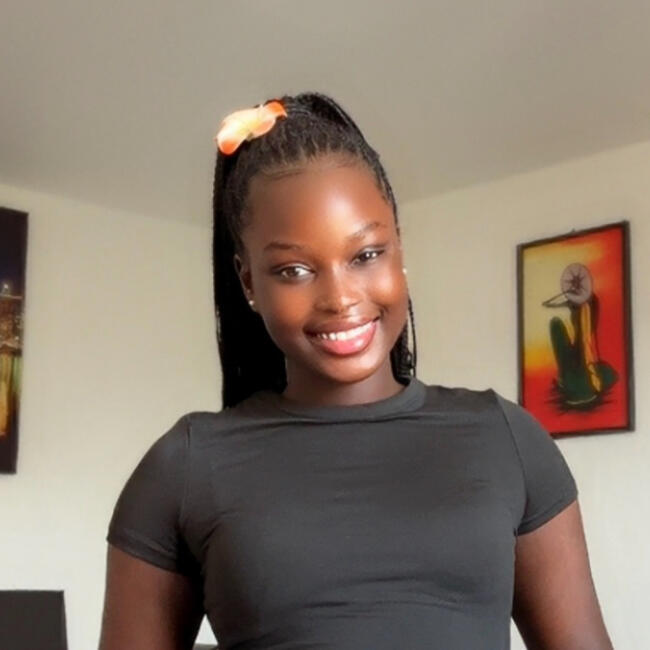 Babysitter in Poitiers: Khadijah