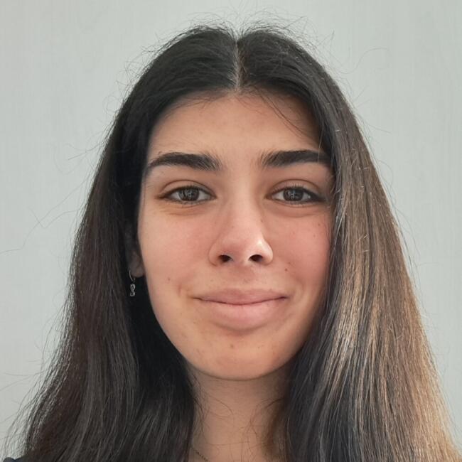 Babysitter in Santa Cruz de Bezana: Carolina