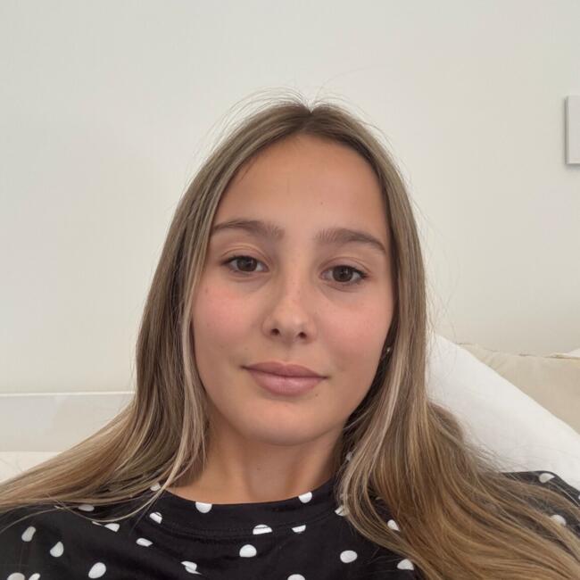 Babysitter in Uvernet-Fours: Anaé