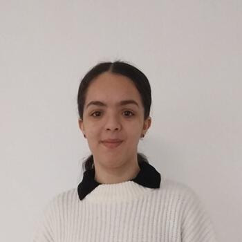 Babysitter in Val-de-Reuil: Bouchra