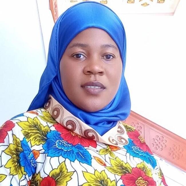 وظيفة جليسة أطفال في دبي: Babirye