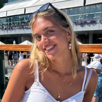 Babysitter in London: Freya