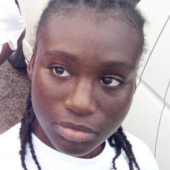 Babysitter in Clarendon Gardens: Tia