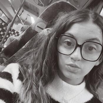 Babysitter in Moussac: Carla