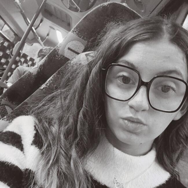 Babysitter in Moussac: Carla