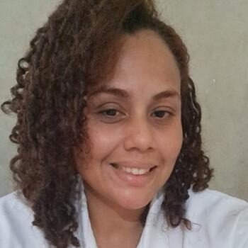 Babá em Queimados: Debora caroline