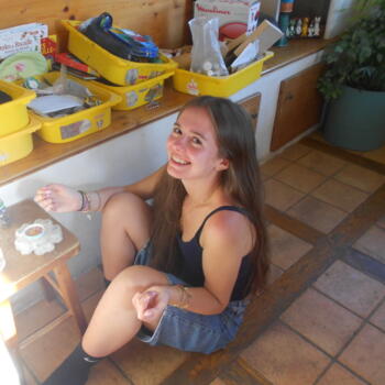 Babysitter in Saint-Romain-la-Motte: Marion