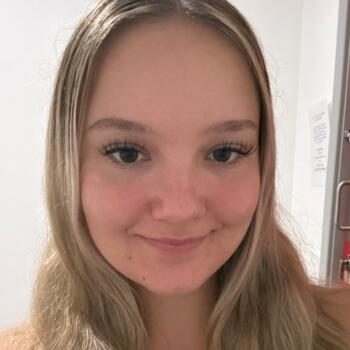 Babysitter Port Macquarie: Mia