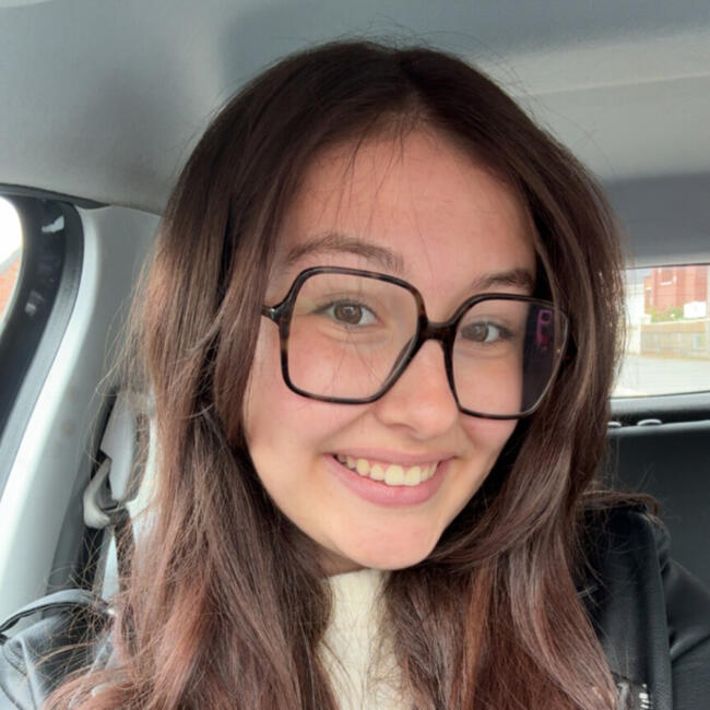 Baby-sitter à Bergues: Angèle