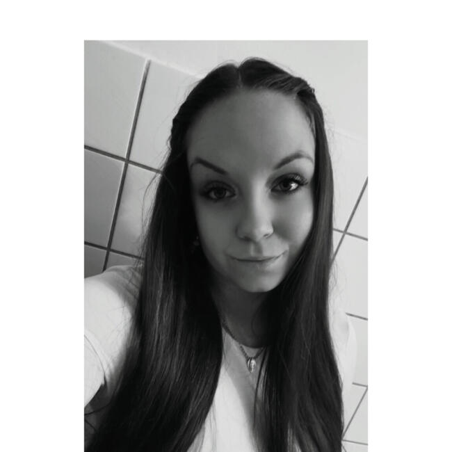 Babysitter in Ercsi: Virág