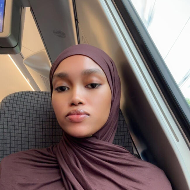 Babysitter in Forest: Umubyeyi