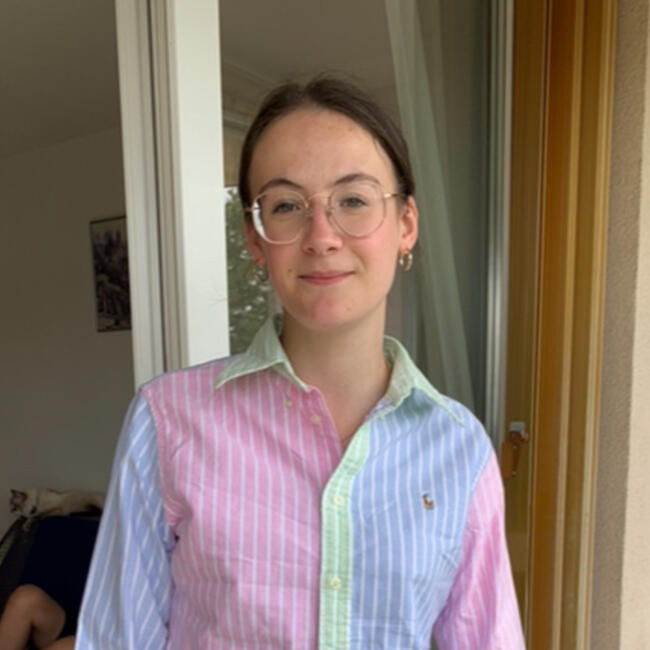 Babysitter in Saint-Genis-Laval: Marine