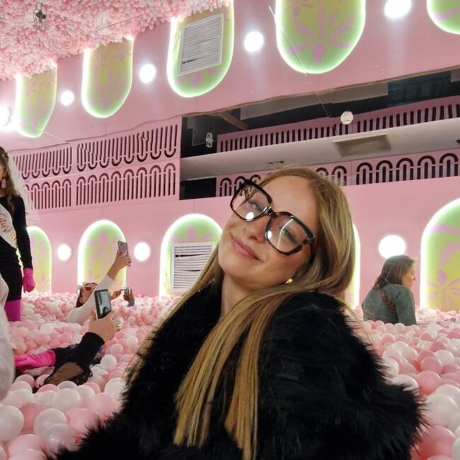 Babysitter in Bordeaux: Candice