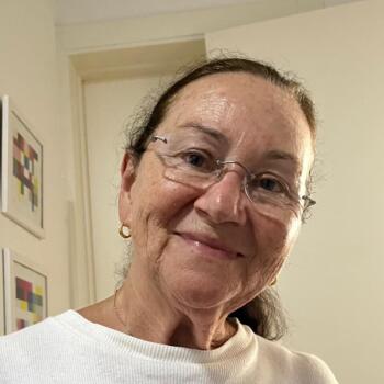 Babysitter Blumenau: Leila