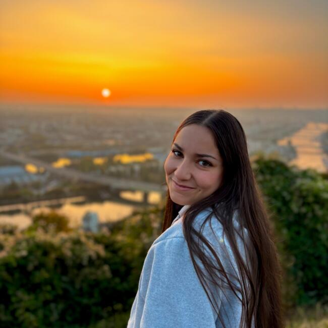 Babysitter in Saint-Ouen: Habiba