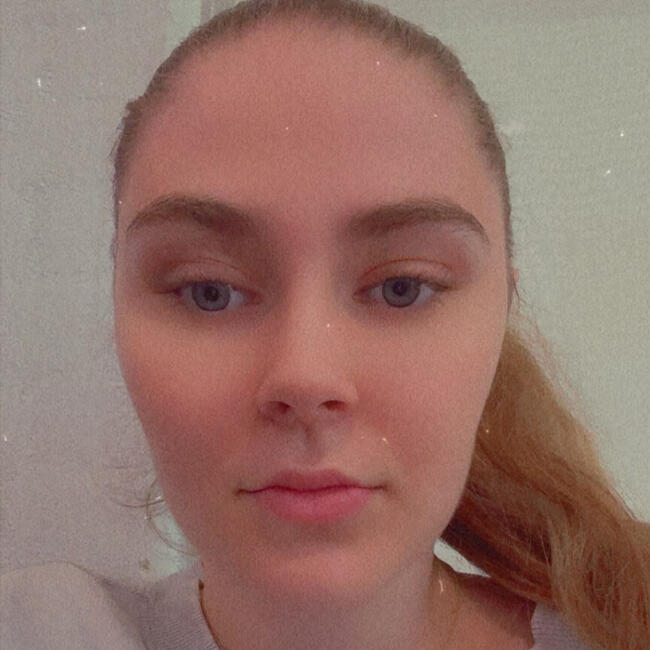 Babysitter in Richmond: Evelyn