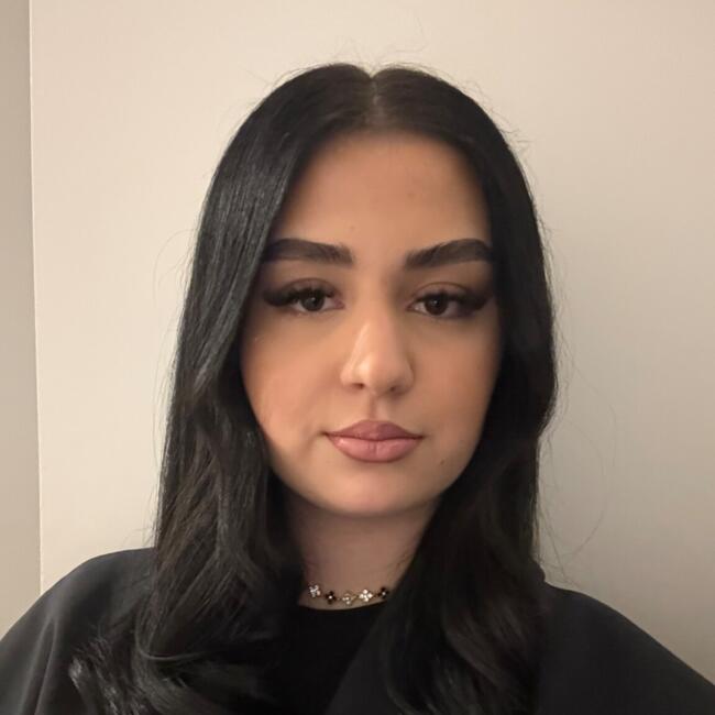 Babysitter in Saint-Ouen: Alexandra