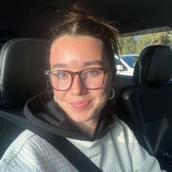 Babysitter in Nelson: Niamh