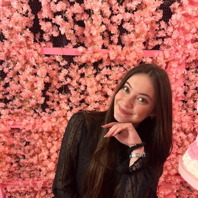 Babysitter in Montréal-la-Cluse: Lisa