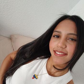 Nanny in Elche: Grecia