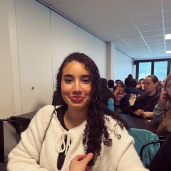 Babysitter Asse: Nour