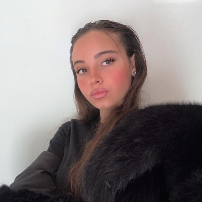 Babysitter in Brignoles: Clara