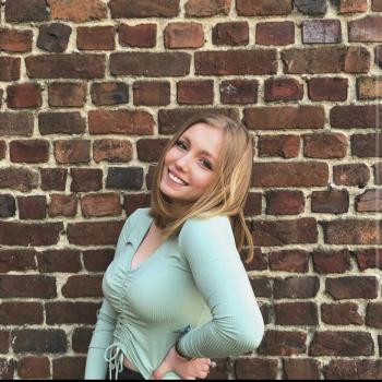 Baby-sitter in Pérenchies: Capucine